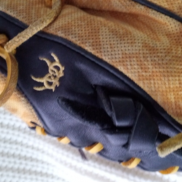 DeMarini Rouge Baseball Mitt - Picture 15 of 15